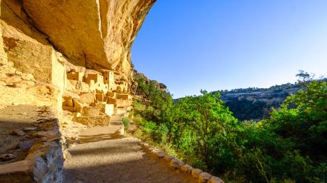 고대 절벽 거주지 중 규모가 가장 커 방이 150개나 되는 절벽 궁전 탐방하기