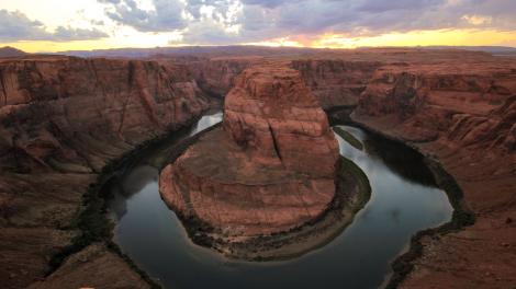 Vista aérea de la Horseshoe Bend en el Glen Canyon National Recreational Area cerca de Page, Arizona