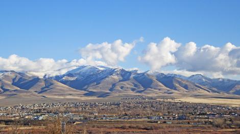 Una vista aérea durante un hermoso día en Winnemucca, Nevada