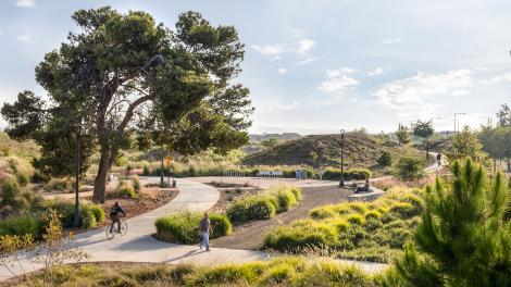 Verdant trails at sports and recreation complex Great Park