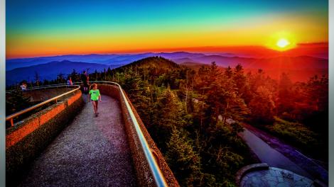 Coucher de soleil coloré sur le Clingman’s Dome dans le Great Smoky Mountains National Park, près de Gatlinburg