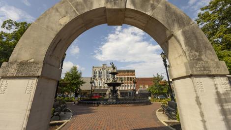 Fountain Square Park in the heart of downtown Bowling Green