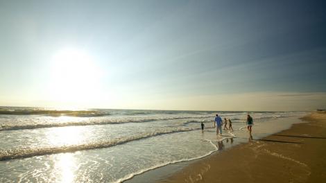 Unterhaltsamer Strandtag mit der Familie in Sandbridge, Virginia Beach