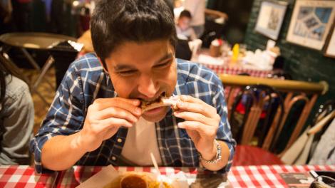 멤피스 레스토랑 찰리 버고스 랑데부의 세계적인 드라이럽 리브