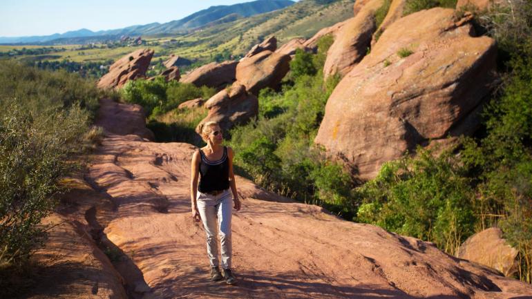 덴버 교외의 레드 록스 공원 야외 원형극장 탐방하기