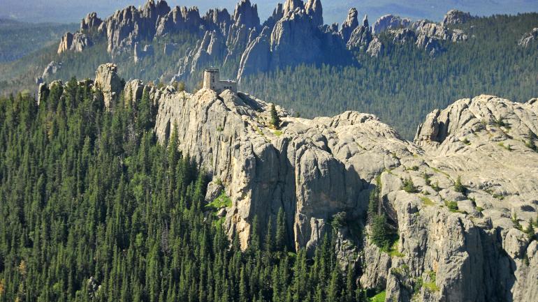 登上黑麋峰,即可在黑山山脉的最高点俯瞰绝美景致。 登上黑麋峰,即可在黑山山脉的最高点俯瞰绝美景致。