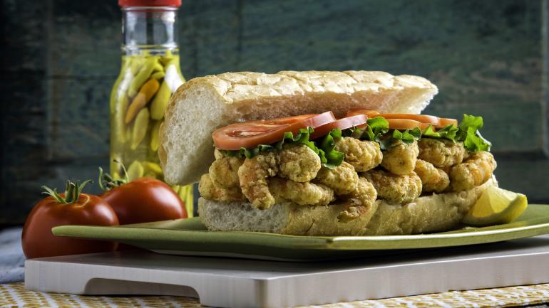 On the Northshore Sampler Trail, tuck into Louisiana comfort foods such as a generously stuffed po’boy sandwich.