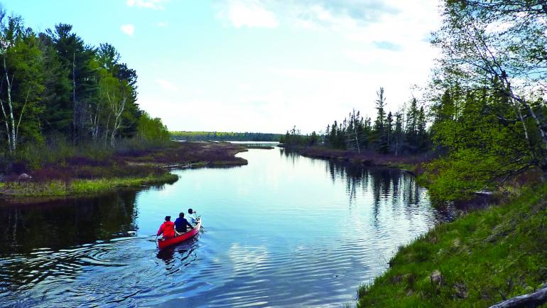 马德琳岛 (Madeline Island) 是阿波斯特尔群岛上惟一有人居住的岛屿。 马德琳岛 (Madeline Island) 是阿波斯特尔群岛上惟一有人居住的岛屿。