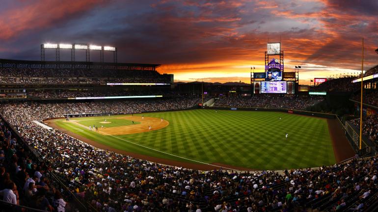 덴버 쿠어스 필드에서 야구 경기 관람