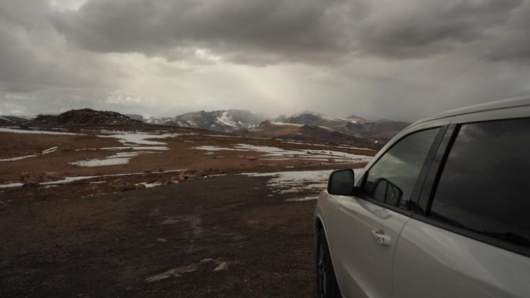 Dando un recorrido panorámico por la Beartooth Highway, que pasa por Wyoming y Montana