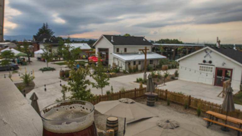 柯林斯堡 Jessup Farm 啤酒屋的精酿啤酒、户外座位和艺术小镇 柯林斯堡 Jessup Farm 啤酒屋的精酿啤酒、户外座位和艺术小镇
