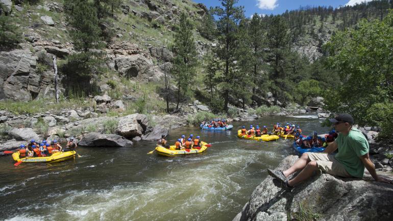柯林斯堡的 Cache la Poudre 河漂流之旅 柯林斯堡的 Cache la Poudre 河漂流之旅