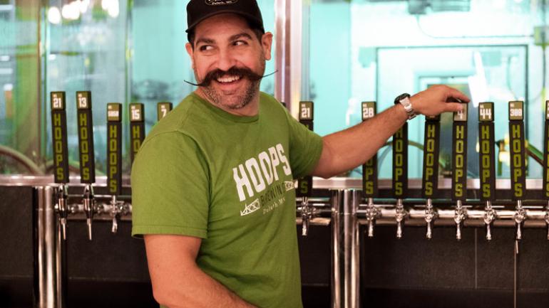 Hoops Brewery 酿酒厂的调酒师 Hoops Brewery 酿酒厂的调酒师