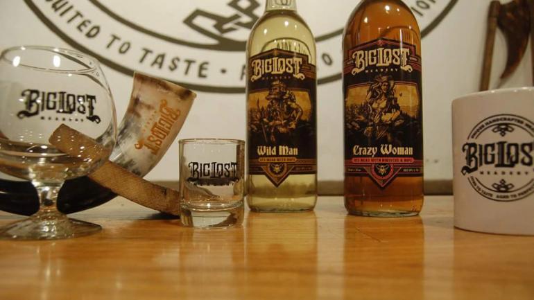 在吉列的 Big Lost Meadery and Brewery 酿酒厂品尝精酿蜂蜜酒 在吉列的 Big Lost Meadery and Brewery 酿酒厂品尝精酿蜂蜜酒