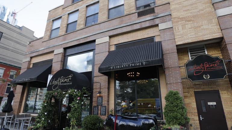 新泽西州泽西市 Liberty Prime Steakhouse 餐厅外 新泽西州泽西市 Liberty Prime Steakhouse 餐厅外