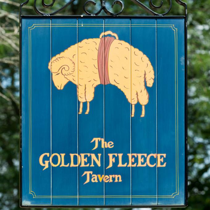 1787 年 12 月 7 日,代表们聚集在 Battell's Tavern 小酒馆(现称为 Golden Fleece Tavern 小酒馆),并在《美国宪法》上签名,特拉华成为了美国的第一个州。 1787 年 12 月 7 日,代表们聚集在 Battell's Tavern 小酒馆(现称为 Golden Fleece Tavern 小酒馆),并在《美国宪法》上签名,特拉华成为了美国的第一个州。