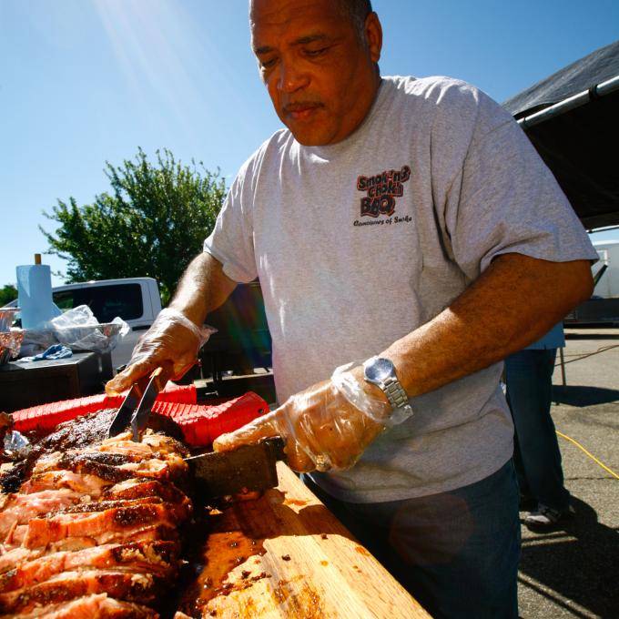 在堪萨斯州威奇托参加堪萨斯 BBQ 大师锦标赛 在堪萨斯州威奇托参加堪萨斯 BBQ 大师锦标赛