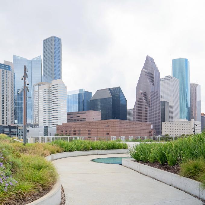 宛如聯合國：休士頓居民使用的語言超過 145 種，確實是個非常國際化的都市。