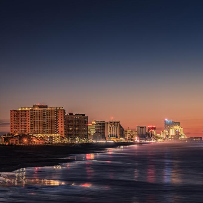 从海岸线欣赏大西洋城夜景 从海岸线欣赏大西洋城夜景