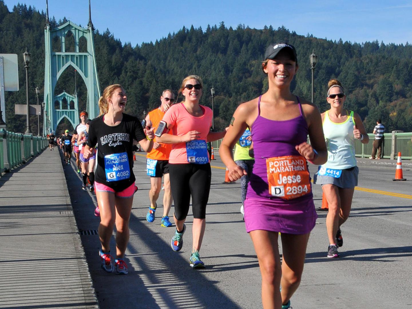 Gut gelaunte Teilnehmer am Portland Marathon