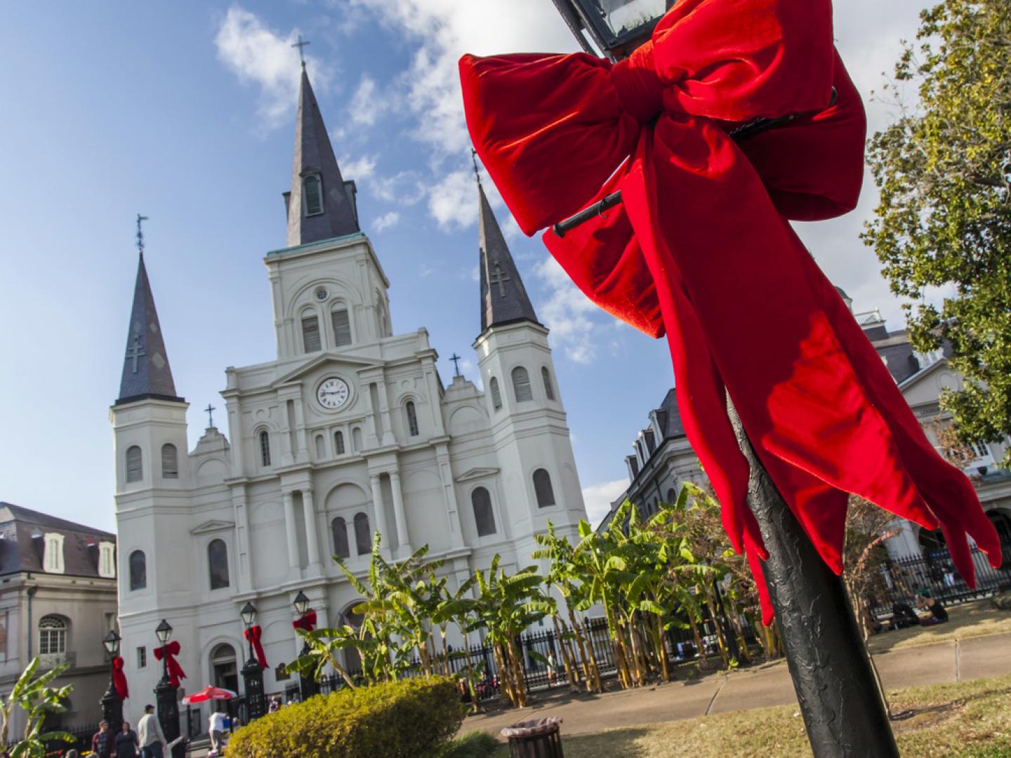 St. Louis Cathedral (Catedral de São Luís) e Jackson Square (Praça Jackson) preparadas para as festas