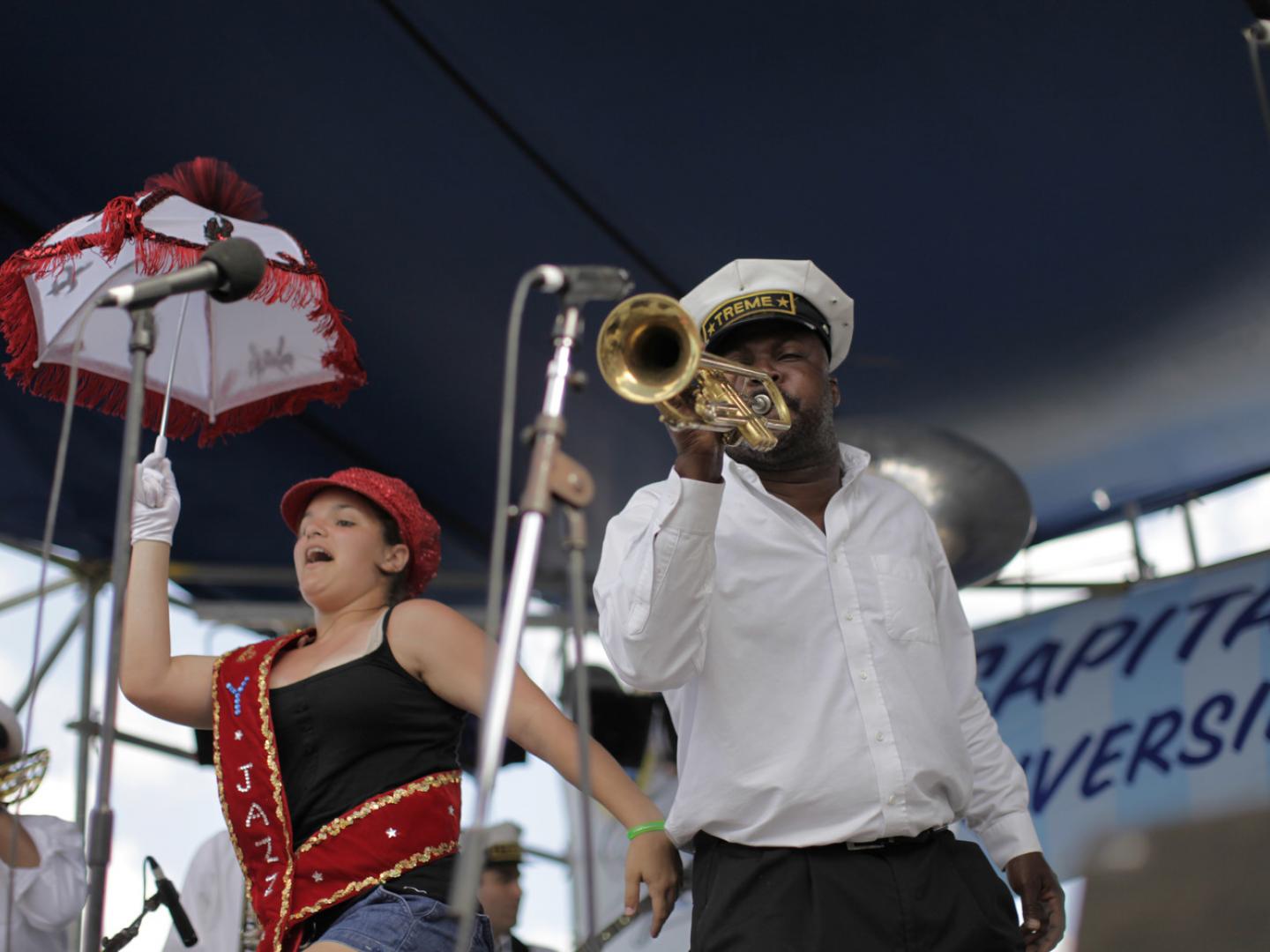 書包嘴 (路易·阿姆斯壯的綽號) 夏日節慶的管樂演出