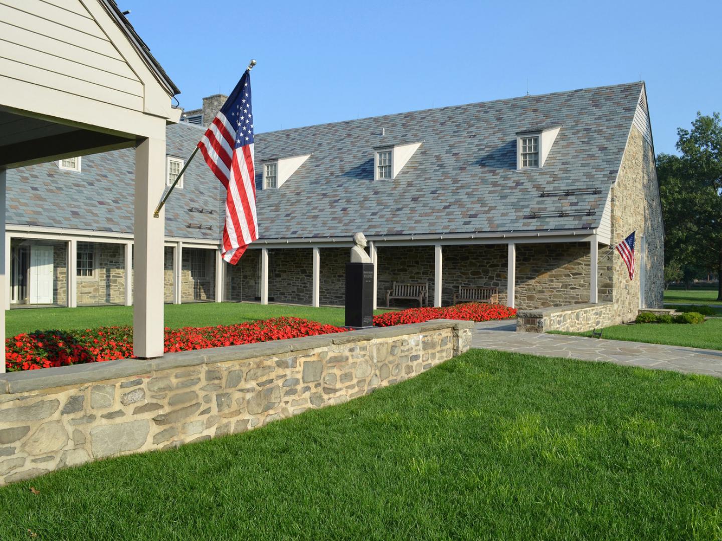 Um Memorial Day (Dia de comemoração aos militares mortos em guerra) ensolarado no Roosevelt Library and Museum (Museu e Biblioteca Roosevelt)