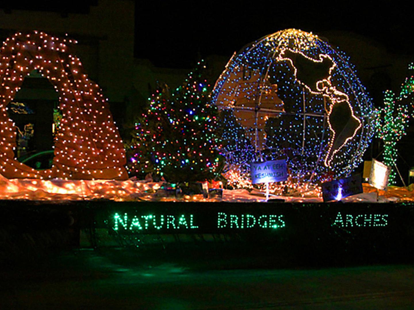 モアブ・エレクトリック・ライト・パレードの華やかなフロート