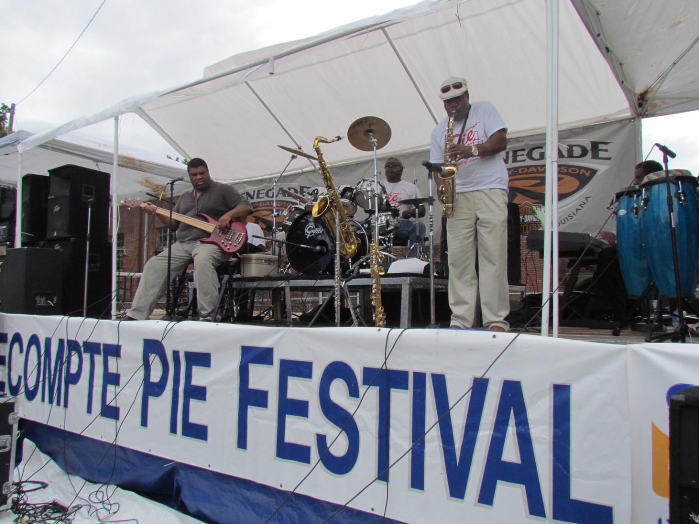 Se presenta una banda en el Lecompte Pie Festival
