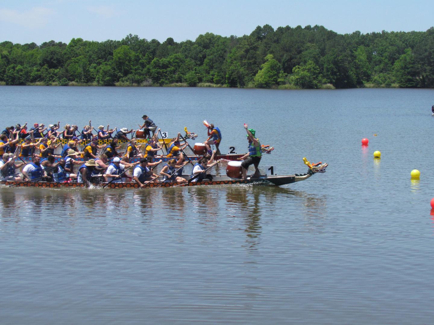 Cabeza con cabeza en las Dragon Boat Races
