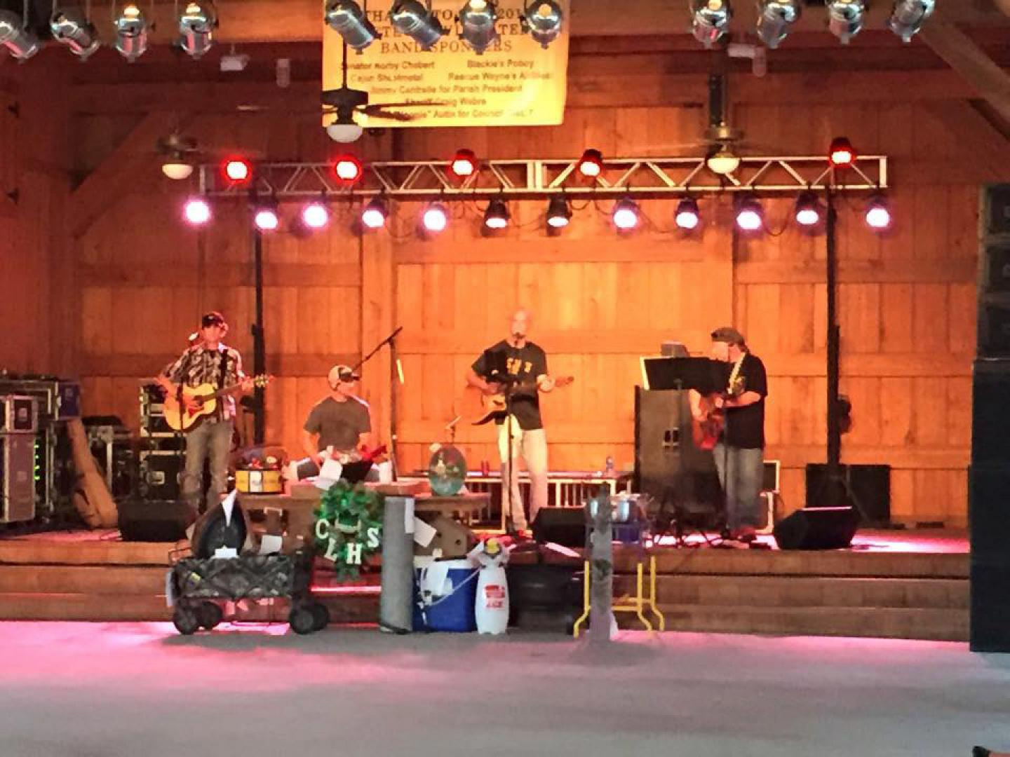 Banda presentándose en La Fete Des Vieux Temps