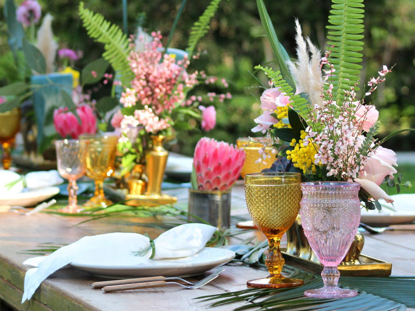 Arranjos de mesa no Camarillo Bridal Showcase, na Califórnia