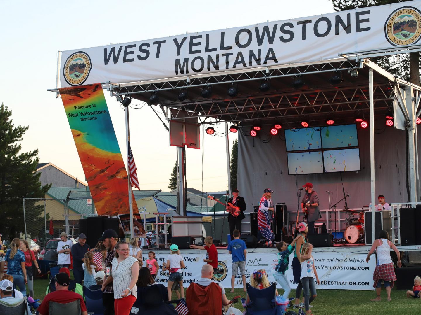 Concert en plein air dans le cadre du festival Music in the Park de West Yellowstone, Montana