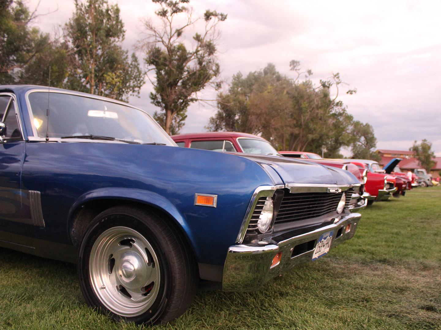 콜로라도주 알라모사의 얼리 아이언 페스티벌에 전시된 클래식 자동차