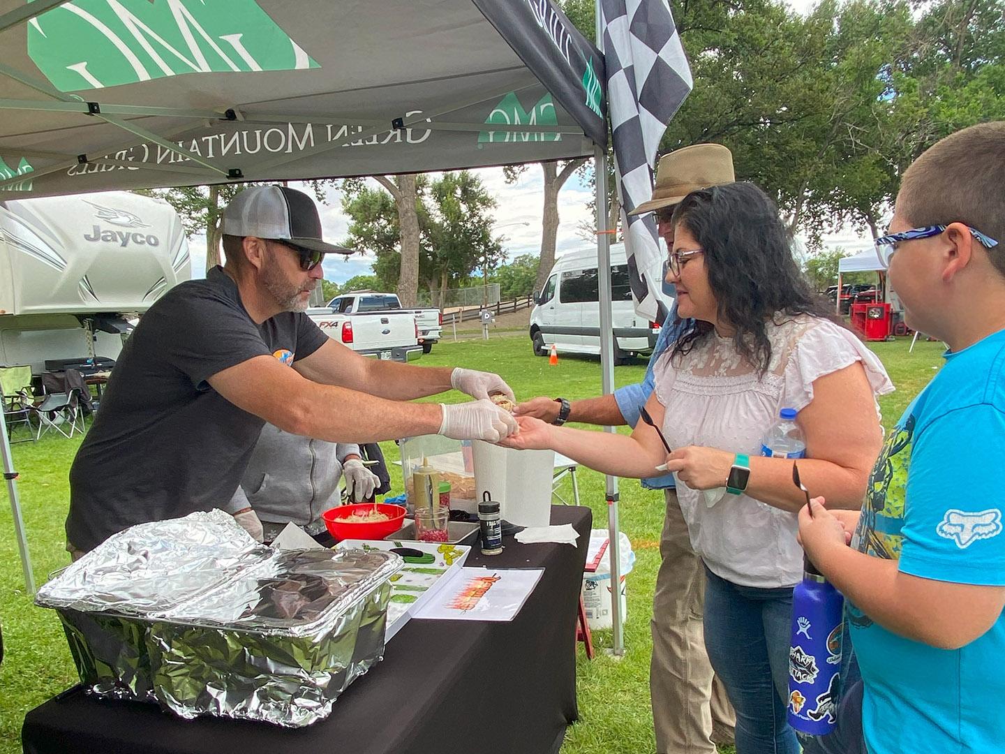 콜로라도주 알라모사의 비트 더 히트 BBQ와 수제 맥주