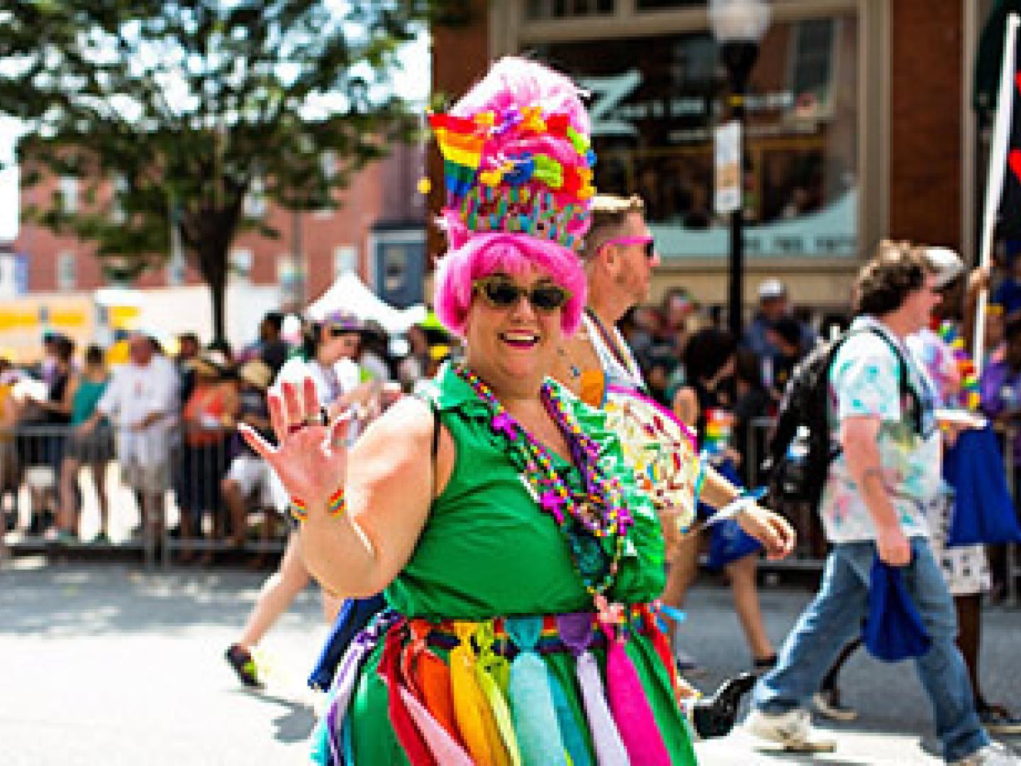Diversión festiva en el desfile anual Baltimore Pride Parade
