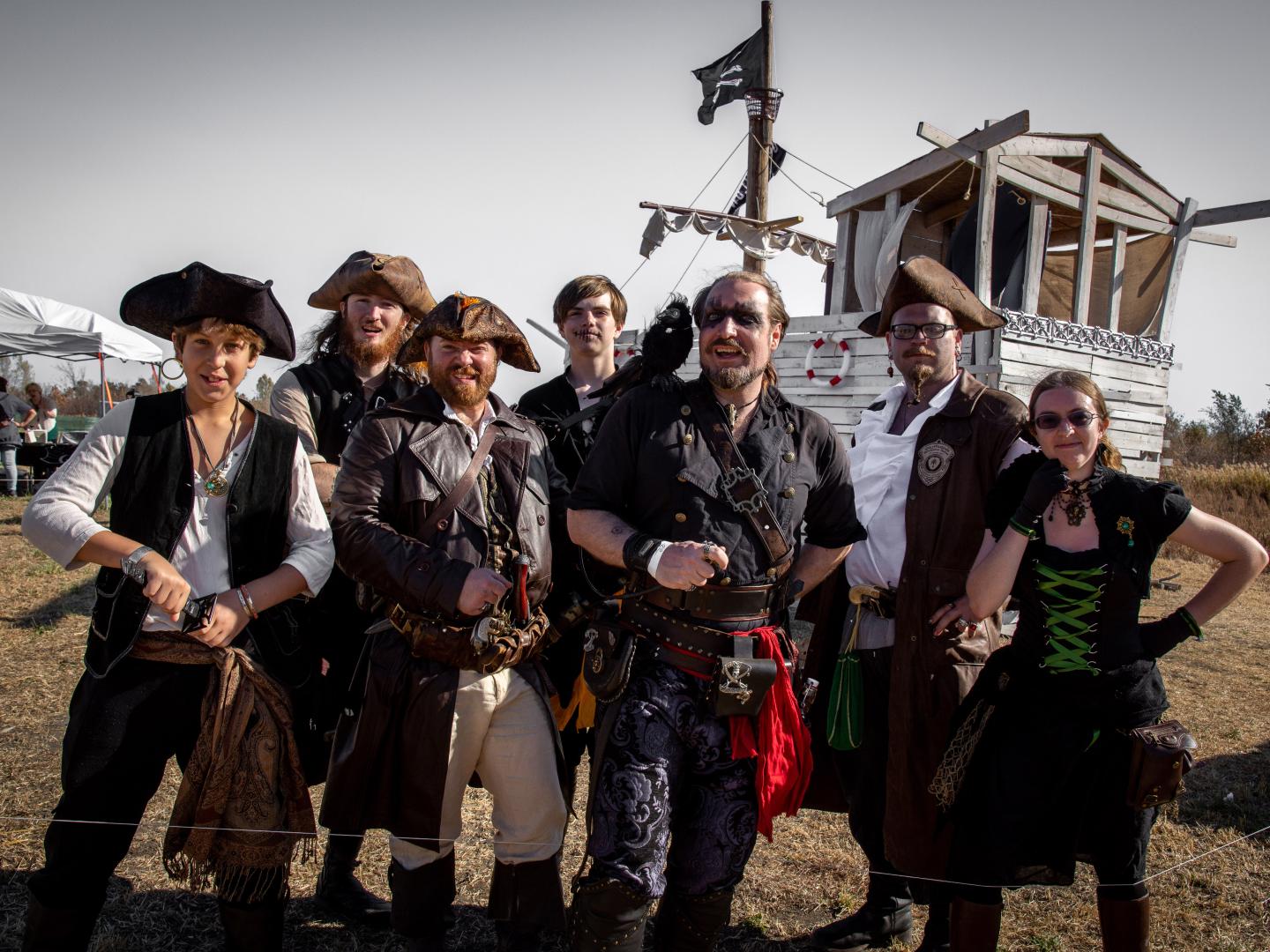 密苏里州圣约瑟夫市布拉夫伍德文艺复兴节上身着特色服装的人们