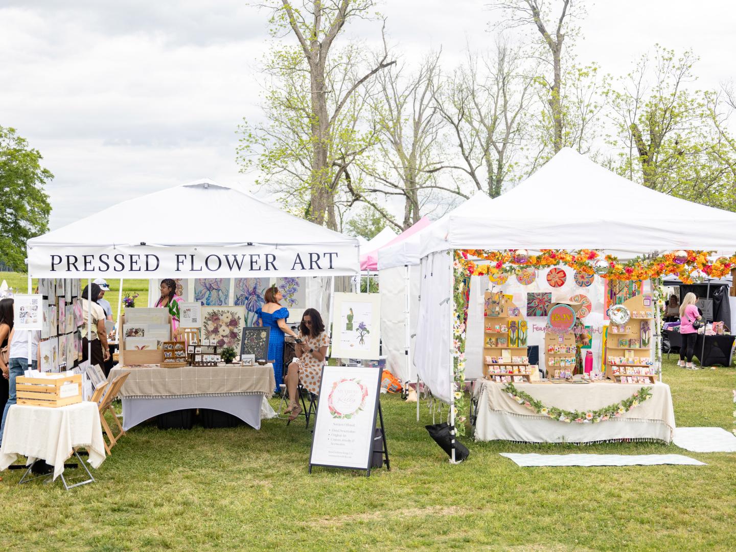 Stände beim jährlichen Flower Fest in Baton Rouge, Louisiana
