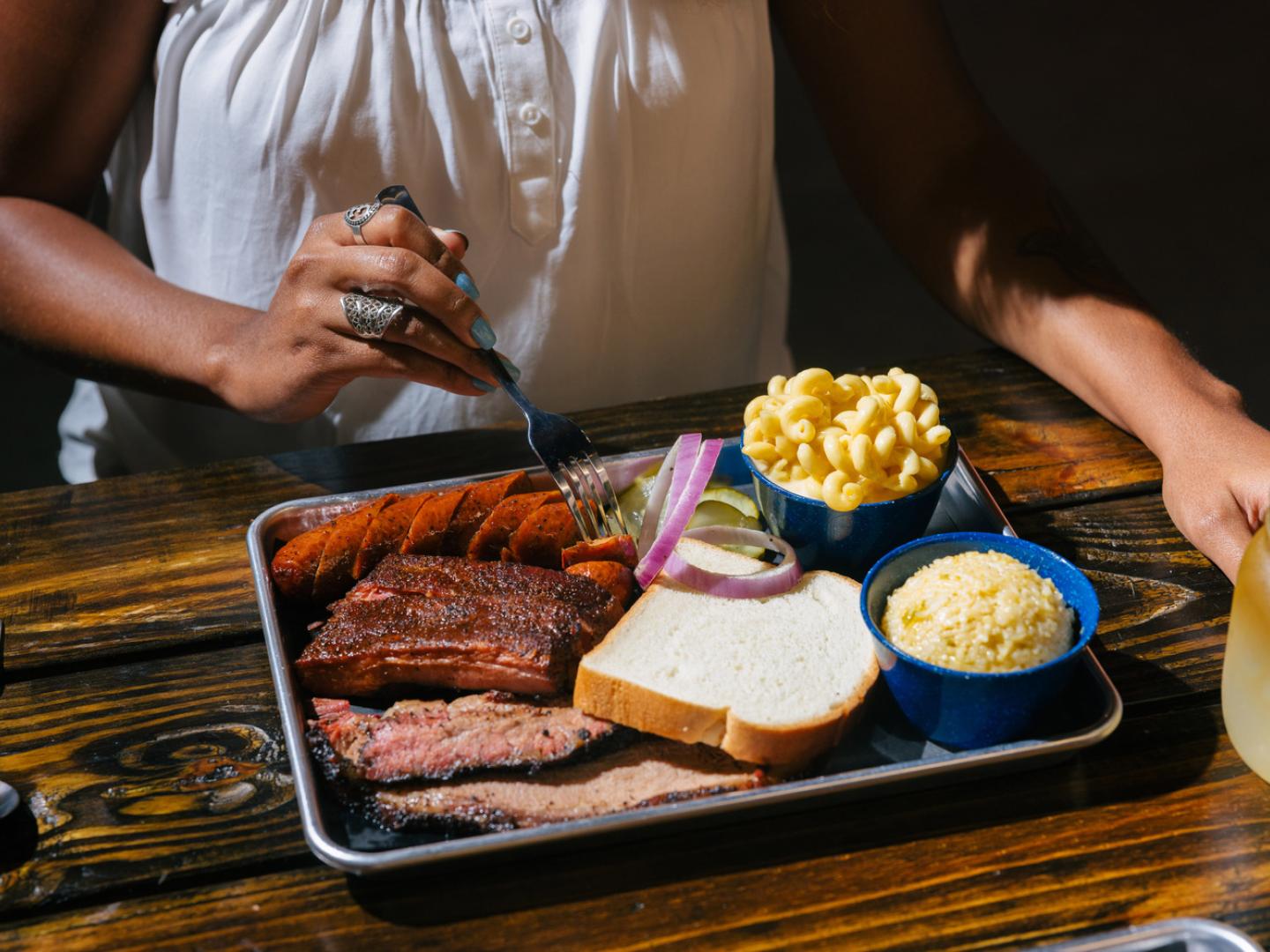 텍사스주 엘패소 데저트 오크 바비큐에서 판매하는 식사