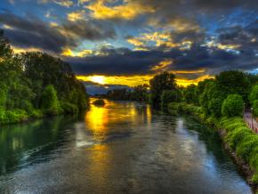 Study in contrasts along the Willamette River Bike Path 