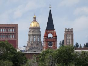 シャイアンの街にそびえる歴史的な建物