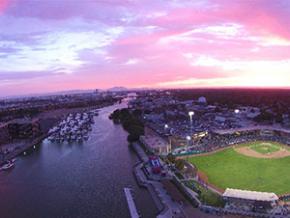 Un coucher de soleil grandiose sur Banner Island Ballpark Un coucher de soleil grandiose sur Banner Island Ballpark