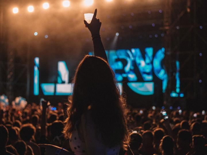 Enjoying live entertainment in Atlantic City, New Jersey