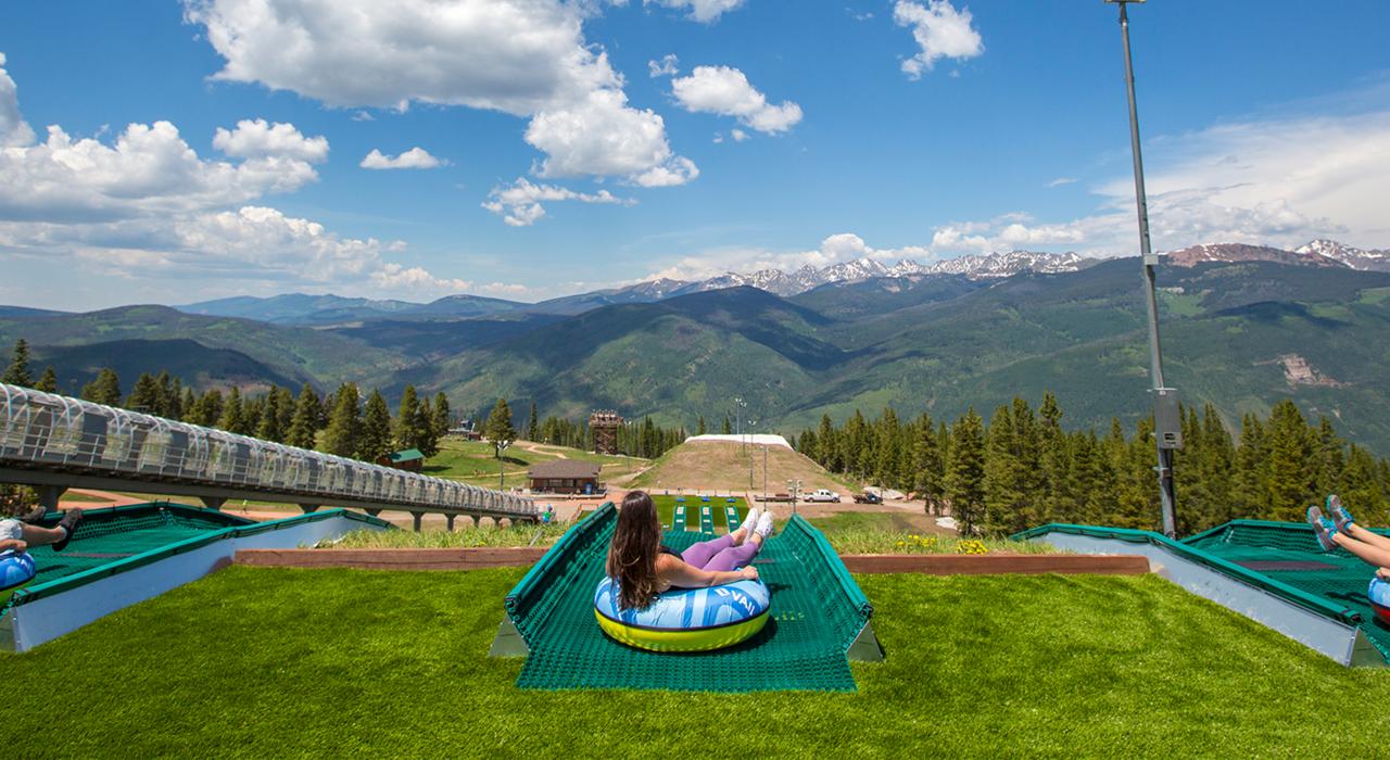 Sommer-Tubing am Vail Mountain, Colorado