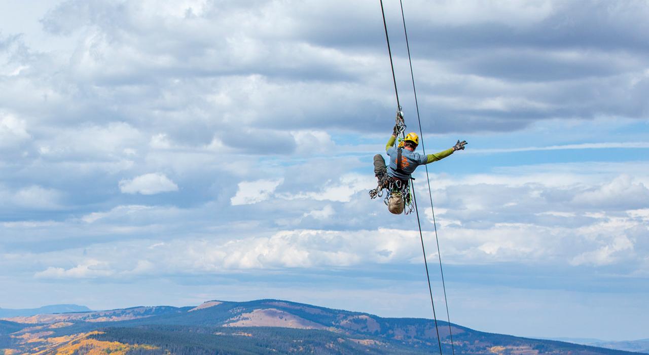 Seilrutsche beim Game Creek Aerial Adventure am Vail Mountain, Colorado