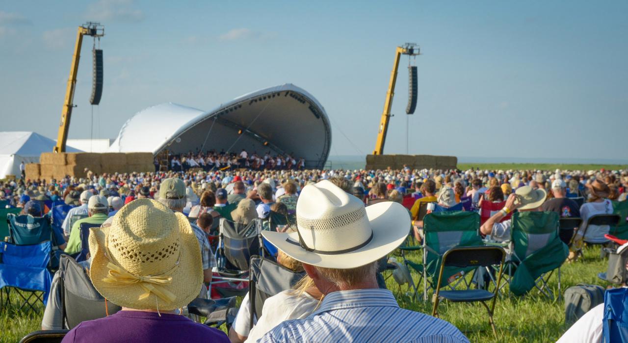 Public du Symphony in the Flint Hills à Cottonwood Falls, Kansas