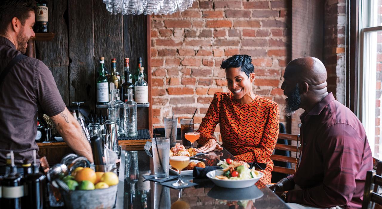 역사 깊은 현장에서 선보이는 그레이즈온 메인의 최신 스타일이 가미된 남부 요리